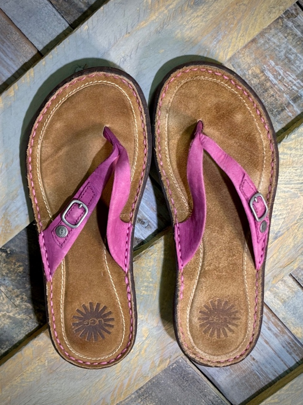 NWOT [UGG] Leather! Pink < Kamiko > Thong Sandals + Silver Buckle Flip Flops | 6
